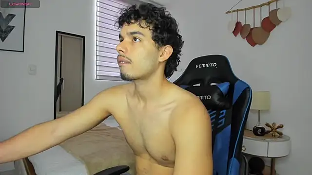 Snapshot of mateoleonee chatting on February 2025 06:43:02 PM mateoleonee online show from February 2025 06:43:02 PM