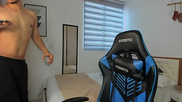 Snapshot of mateoleonee chatting on February 2025 03:43:01 PM mateoleonee online show from February 2025 03:43:01 PM