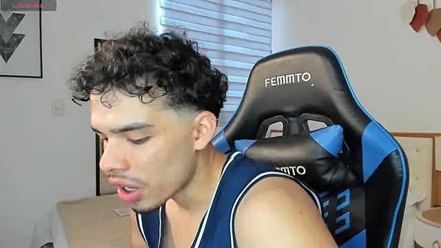 Snapshot of mateoleonee chatting on February 2025 06:02:02 PM mateoleonee online show from February 2025 06:02:02 PM