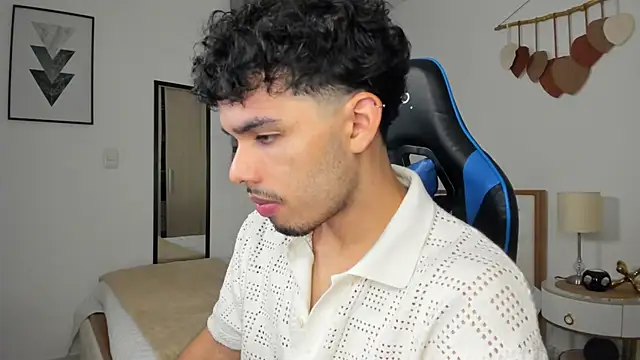 Snapshot of mateoleonee chatting on February 2025 12:41:01 AM mateoleonee online show from February 2025 12:41:01 AM