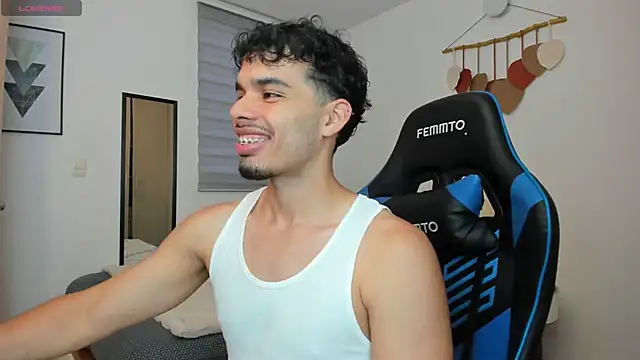 Snapshot of mateoleonee chatting on March 2025 02:59:02 PM mateoleonee online show from March 2025 02:59:02 PM