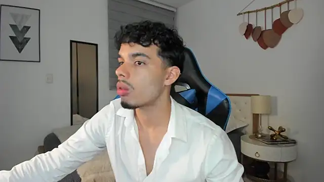 Snapshot of mateoleonee chatting on March 2025 11:31:02 PM mateoleonee online show from March 2025 11:31:02 PM