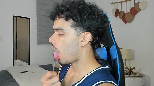 Snapshot of mateoleonee chatting on March 2025 11:59:02 PM mateoleonee online show from March 2025 11:59:02 PM