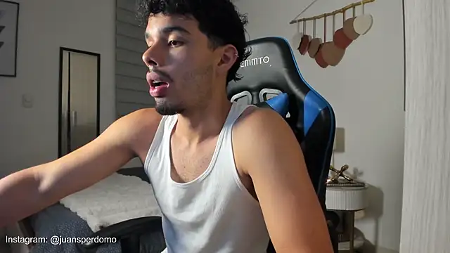 Snapshot of mateoleonee chatting on March 2025 01:07:01 AM mateoleonee online show from March 2025 01:07:01 AM