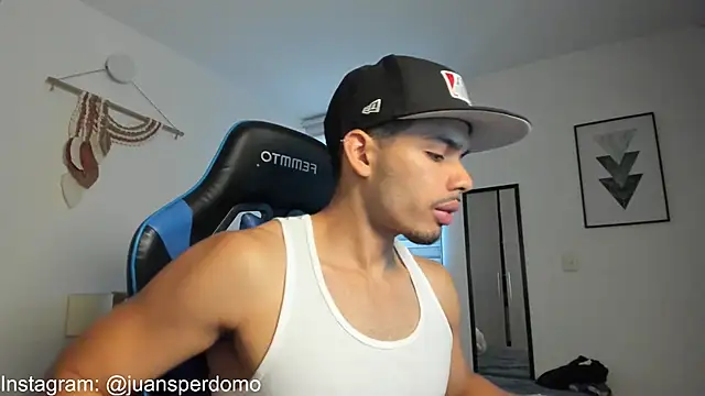 Snapshot of mateoleonee chatting on September 2025 07:24:02 PM mateoleonee online show from September 2025 07:24:02 PM