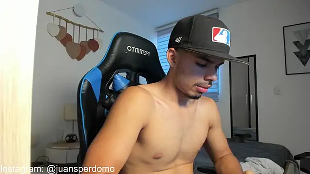 Snapshot of mateoleonee chatting on September 2025 07:25:01 PM mateoleonee online show from September 2025 07:25:01 PM