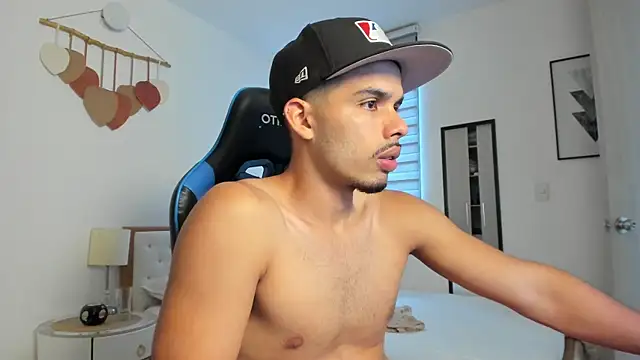 Snapshot of mateoleonee chatting on September 2025 06:21:01 PM mateoleonee online show from September 2025 06:21:01 PM