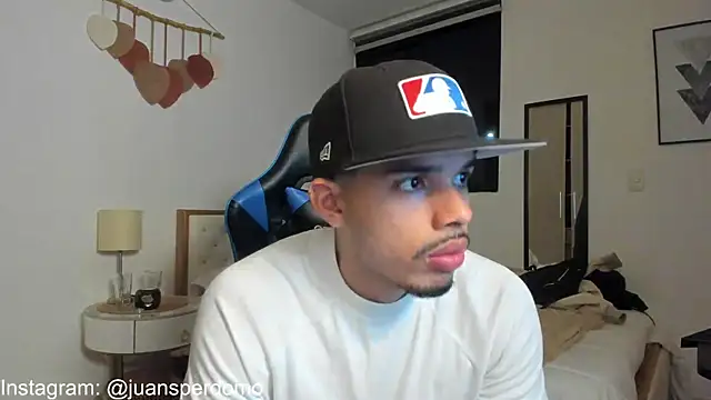 Snapshot of mateoleonee chatting on September 2025 11:28:02 PM mateoleonee online show from September 2025 11:28:02 PM