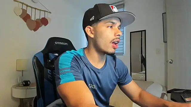 Snapshot of mateoleonee chatting on September 2025 08:36:02 PM mateoleonee online show from September 2025 08:36:02 PM