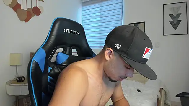 Snapshot of mateoleonee chatting on October 2025 08:48:01 PM mateoleonee online show from October 2025 08:48:01 PM