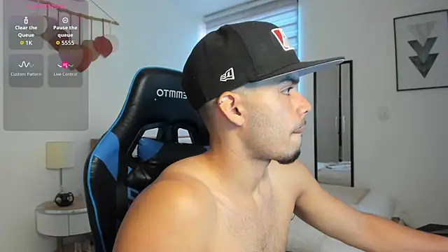 Snapshot of mateoleonee chatting on October 2025 03:41:01 PM mateoleonee online show from October 2025 03:41:01 PM