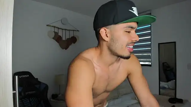 Snapshot of mateoleonee chatting on October 2025 09:15:01 PM mateoleonee online show from October 2025 09:15:01 PM