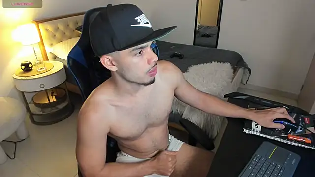 Snapshot of mateoleonee chatting on October 2025 12:35:02 AM mateoleonee online show from October 2025 12:35:02 AM