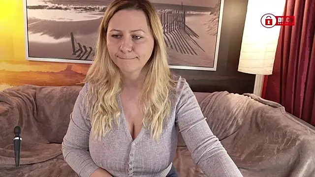 Snapshot of BigBoobsARRI chatting on March 2025 06:54:02 AM BigBoobsARRI online show from March 2025 06:54:02 AM