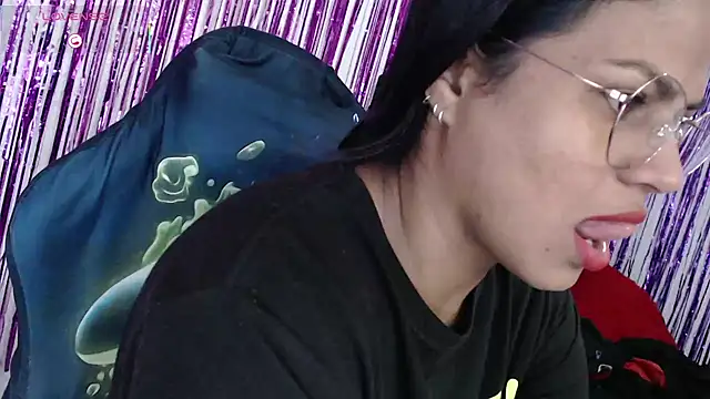 Snapshot of SweetAlmaa chatting on November 2025 10:07:01 AM SweetAlmaa online show from November 2025 10:07:01 AM