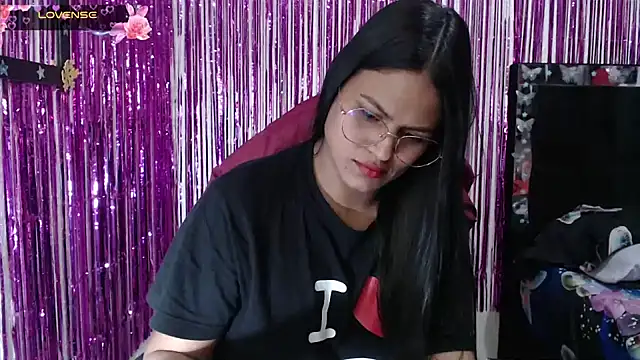 Snapshot of SweetAlmaa chatting on January 2026 10:56:02 PM SweetAlmaa online show from January 2026 10:56:02 PM