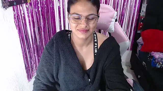 Snapshot of SweetAlmaa chatting on June 2026 10:13:02 AM SweetAlmaa online show from June 2026 10:13:02 AM