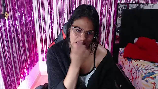 Snapshot of SweetAlmaa chatting on June 2026 11:37:02 AM SweetAlmaa online show from June 2026 11:37:02 AM