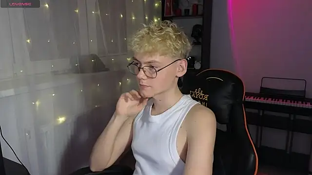 Keytaro online show from March 2025 08:48:02 PM