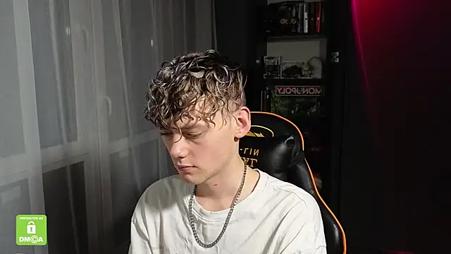 Keytaro online show from November 2025 03:24:02 PM