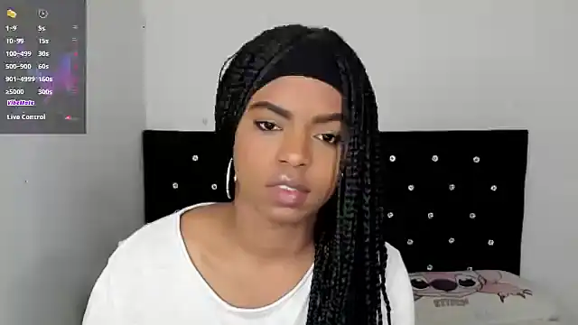 Snapshot of Marce_22 chatting on January 2025 01:52:01 AM Marce 22 online show from January 2025 01:52:01 AM