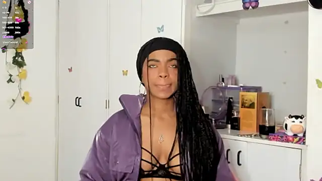 Snapshot of Marce_22 chatting on February 2025 02:08:01 AM Marce 22 online show from February 2025 02:08:01 AM