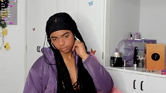 Snapshot of Marce_22 chatting on February 2025 05:25:01 AM Marce 22 online show from February 2025 05:25:01 AM