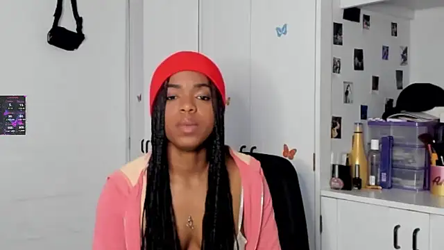 Snapshot of Marce_22 chatting on February 2025 04:34:01 AM Marce 22 online show from February 2025 04:34:01 AM