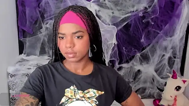 Snapshot of Marce_22 chatting on October 2025 04:04:01 PM Marce 22 online show from October 2025 04:04:01 PM