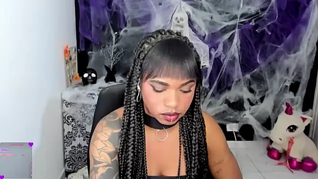 Snapshot of Marce_22 chatting on October 2025 04:57:02 AM Marce 22 online show from October 2025 04:57:02 AM