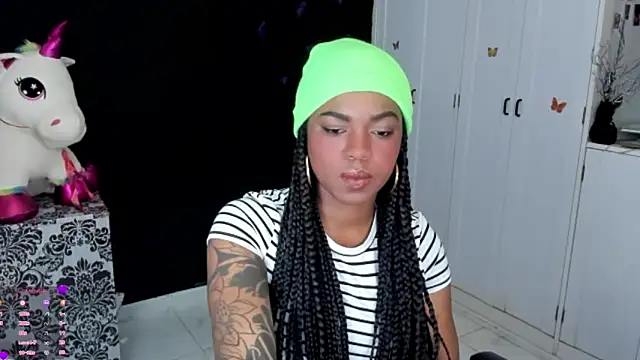 Snapshot of Marce_22 chatting on November 2025 03:51:01 AM Marce 22 online show from November 2025 03:51:01 AM