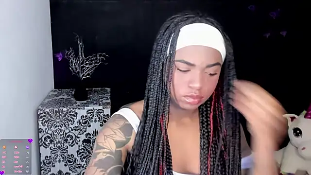 Snapshot of Marce_22 chatting on November 2025 11:32:01 PM Marce 22 online show from November 2025 11:32:01 PM