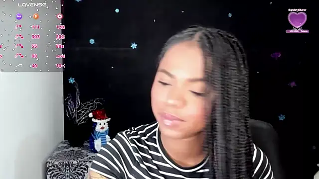 Snapshot of Marce_22 chatting on December 2025 03:03:01 AM Marce 22 online show from December 2025 03:03:01 AM