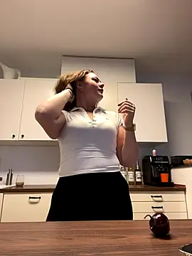 Snapshot of Fancy-Francy chatting on November 2025 01:33:02 PM Fancy-Francy online show from November 2025 01:33:02 PM