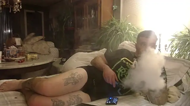 Snapshot of UnCuTupTheBuTT chatting on November 2025 04:11:02 AM UnCuTupTheBuTT online show from November 2025 04:11:02 AM