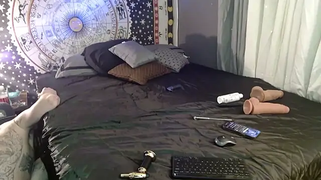 Snapshot of UnCuTupTheBuTT chatting on January 2026 10:42:02 AM UnCuTupTheBuTT online show from January 2026 10:42:02 AM