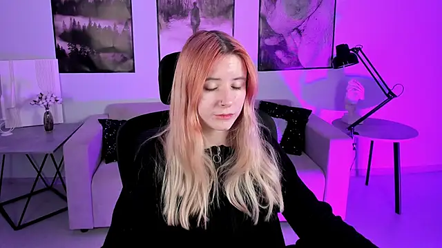 LexiWenford online show from December 2024 09:28:02 AM