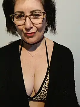 Viola8p online show from November 2025 03:00:02 PM