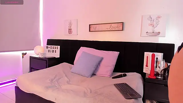 Snapshot of Natasha_Kinski chatting on February 2025 08:35:02 PM Natasha Kinski online show from February 2025 08:35:02 PM