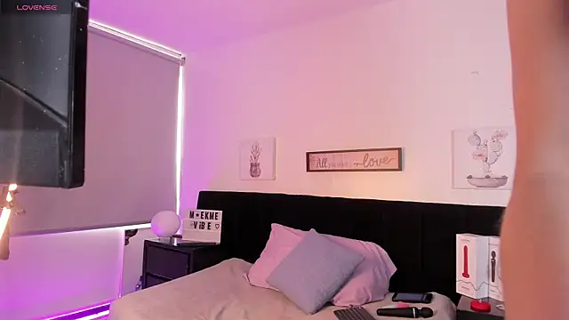 Snapshot of Natasha_Kinski chatting on February 2025 07:19:02 PM Natasha Kinski online show from February 2025 07:19:02 PM