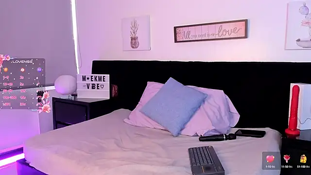 Snapshot of Natasha_Kinski chatting on February 2025 08:22:02 PM Natasha Kinski online show from February 2025 08:22:02 PM