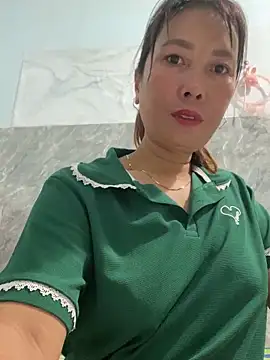 Linaannn online show from December 2025 11:53:01 PM