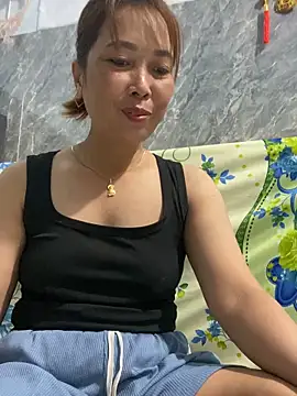 Linaannn online show from March 2026 11:41:01 PM