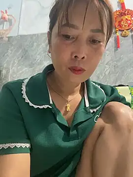 Linaannn online show from April 2026 11:25:01 PM