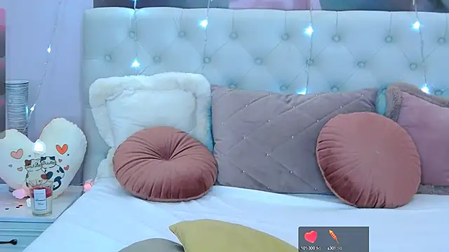 VioletUmi online show from February 2025 02:32:01 PM