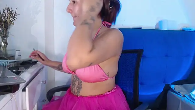 luna palmerau online show from November 2025 10:20:01 PM