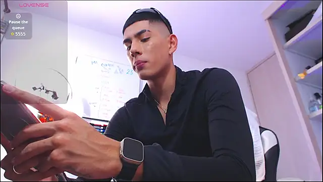 Snapshot of Valerio_20 chatting on April 2026 09:51:02 PM Valerio 20 online show from April 2026 09:51:02 PM