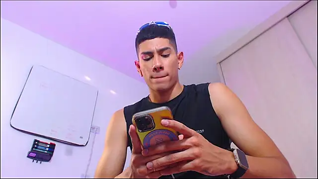 Snapshot of Valerio_20 chatting on July 2026 10:42:02 PM Valerio 20 online show from July 2026 10:42:02 PM