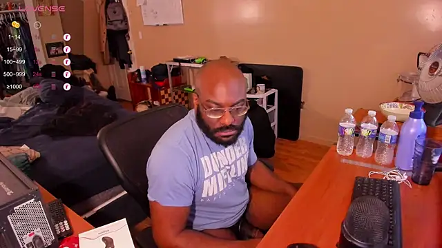 MrChuckDailyXXX online show from February 2025 12:17:02 PM