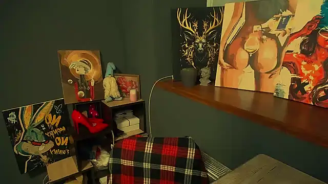 Snapshot of luxie_milady chatting on April 2026 12:50:01 PM luxie milady online show from April 2026 12:50:01 PM